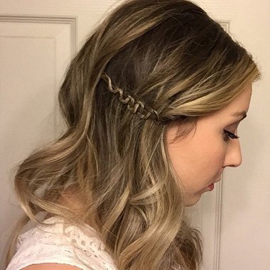 ����ͷ����ɫ����ʾ�� ����Ů������ݱ�����