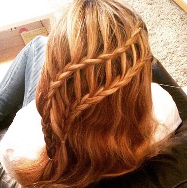 ����ͷ����ɫ����ʾ�� ����Ů������ݱ�����