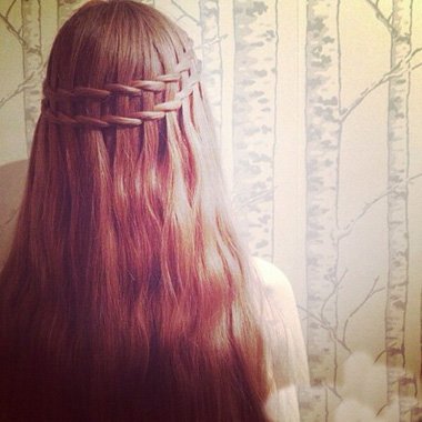 ����ͷ����ɫ����ʾ�� ����Ů������ݱ�����