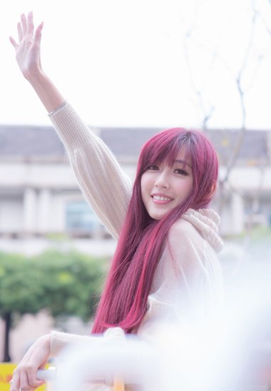 ����Ⱦ�ƺ�ɫͷ���ų��� �������������ʱ�з��