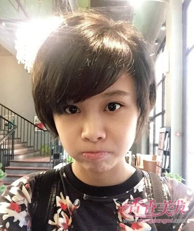 Ů������Ϊ���еĶ̷� ��׼����ȫ��ͷ��ɫ��