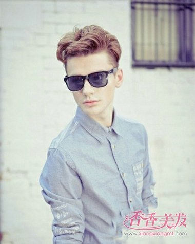 无刘海刺头活跃出青春 小伙子染出高回头率发色