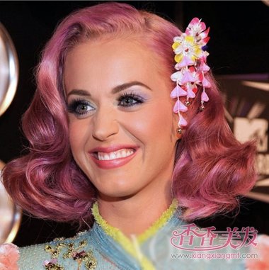 ʱ�з���ɫ�����ر�ͷ�� ��������Ů���Ͽ�ѧ����