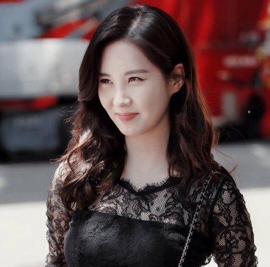 女生有鬓角好看吗 女生好看的鬓角发型图片