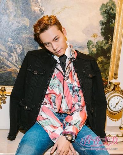 ��ΰ���ֻ��·�ɫ�� ����ϵ�к���ΰ������Ԫ��ɫҲ̫˧�˰�