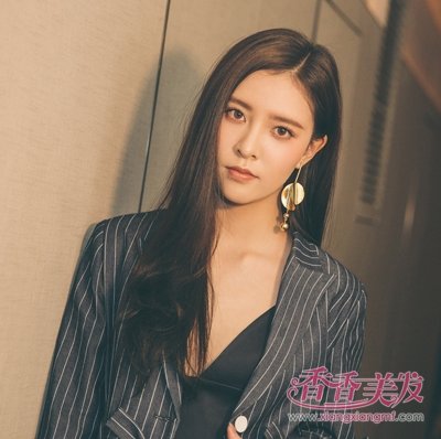 �Ժ�ɫ�������ж��ӣ� ����ķ���ʦ�����⼸��Ů����ɫ����