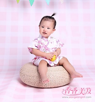 һ������Ů����ͷ��̫����δ�� Ӥ�׶�С���δ��似��