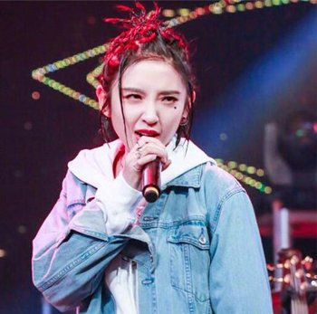 �������������� Ů����ͷ������跢��