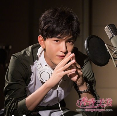 眼睛小就不要学人家露额头了 小眼睛男生不可错过的刘海发型