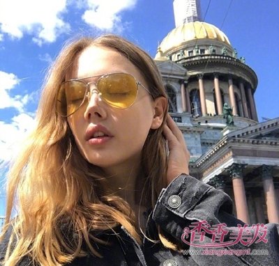 ǳ��ɫͷ����ȷ�Ĵ򿪷�ʽ ��Ƥ��Ů���ļ����ɴ�����Ⱦ����ɫ