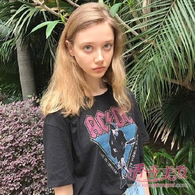 ǳ��ɫͷ����ȷ�Ĵ򿪷�ʽ ��Ƥ��Ů���ļ����ɴ�����Ⱦ����ɫ