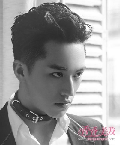 今年夏季清凉发型还属剃两边发型 2018夏季男生铲两边发型设计