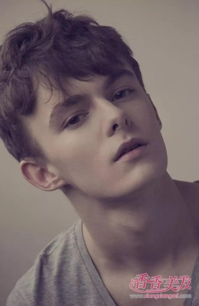 ���������������� ǿ���Ƽ���˧���ļ��к�У԰����