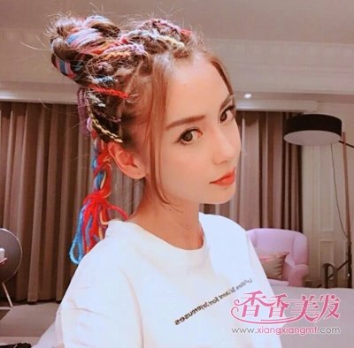 ��ӱ����ɫ��衱��תҡ����Ů���� Ů���Ǹ�����跢���̵�