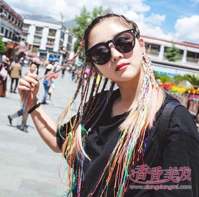 ��ӱ����ɫ��衱��תҡ����Ů���� Ů���Ǹ�����跢���̵�