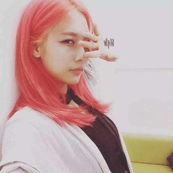 ��ɫͷ���ʺ�ʲôױ�� Ů����������ɫͷ��