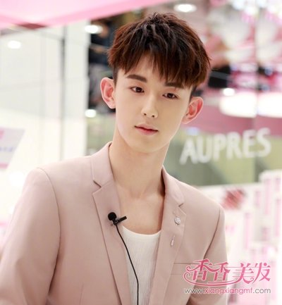 18岁成人礼发型不要太幼稚! 18岁男生潮流短发发型少年变型男