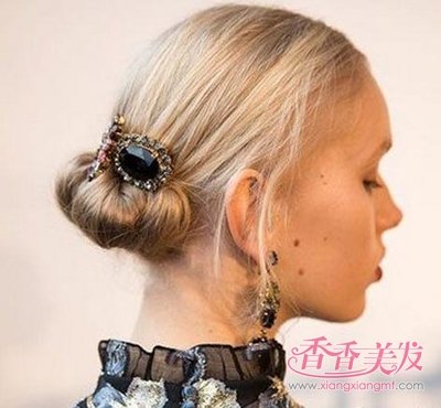 ������ͷ���ʸ��ѹ�ȥ �ļ�����Ů�������������跢��