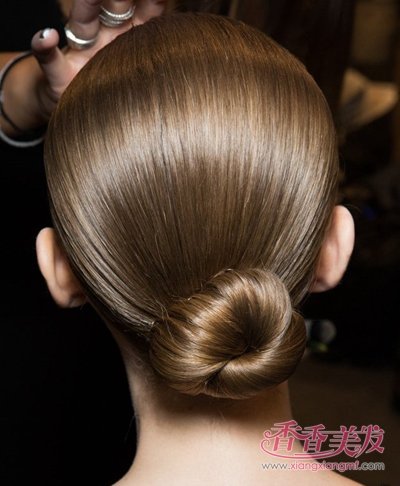 ������ͷ���ʸ��ѹ�ȥ �ļ�����Ů�������������跢��