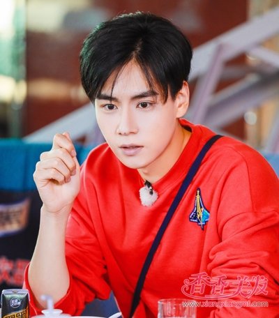 男生头发很容易乱?学会这几招发型立马不乱还有型