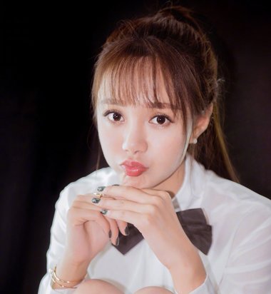 Ů��һ������������β�跢�� ��Ů�Լ���һ������������