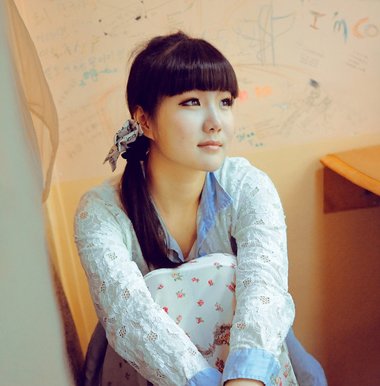 Ů��һ������������β�跢�� ��Ů�Լ���һ������������