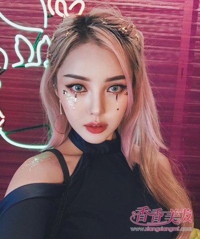 ��ױ����ʾ���������ɫ ���Գ�������������