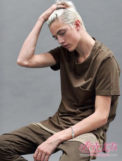 ����С����Ҳƫ����ͷ���� С���������ʱ�ֵı�ͷ����