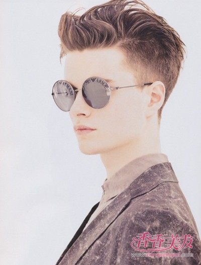 ����С����Ҳƫ����ͷ���� С���������ʱ�ֵı�ͷ����