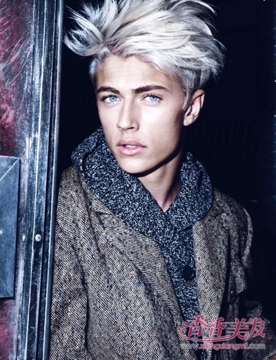 ����С����Ҳƫ����ͷ���� С���������ʱ�ֵı�ͷ����