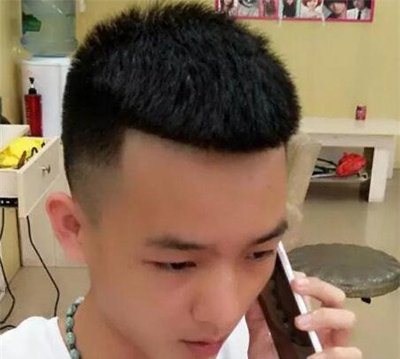 ���������̷�����ͷ���� ����ͷ�����������еĹ���ͷ����ʾ��