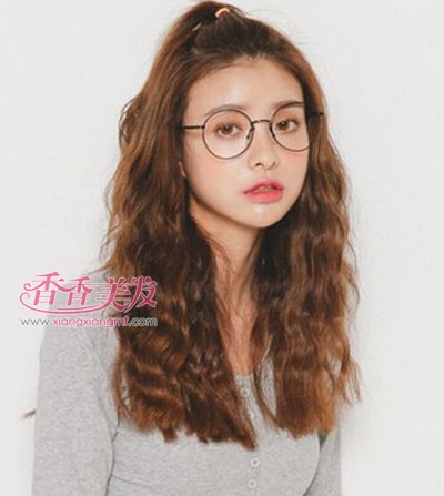 Ů��ɢ��ͷ�������ᷢ�ͺÿ��� Ů���м�ͷ�����������������ʾ��