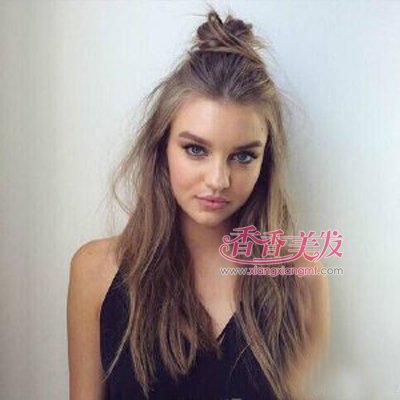 Ů��ɢ��ͷ�������ᷢ�ͺÿ��� Ů���м�ͷ�����������������ʾ��