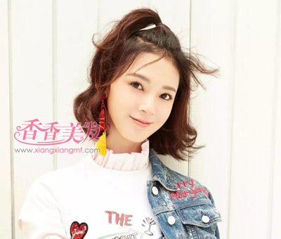 Ů��ɢ��ͷ�������ᷢ�ͺÿ��� Ů���м�ͷ�����������������ʾ��