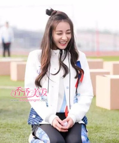 Ů��ɢ��ͷ�������ᷢ�ͺÿ��� Ů���м�ͷ�����������������ʾ��