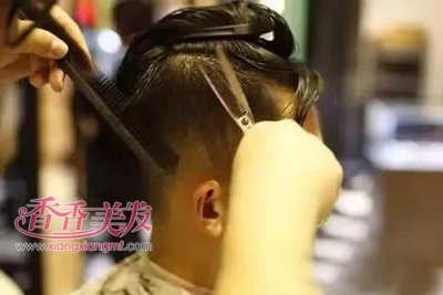 �ڼ��������Ը��Ϲ������������е���ͷ���� �ڼ��Լ����ָ��Ϲ�����ͷ����ͼ��