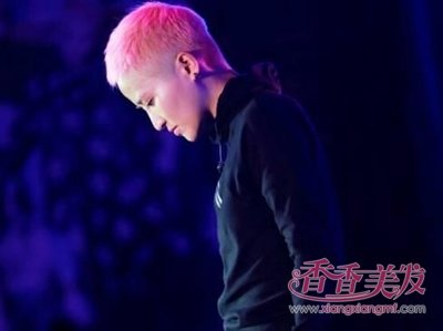 ˧���״����İ�緢����ô�� �������´�ͷ����ʱ������