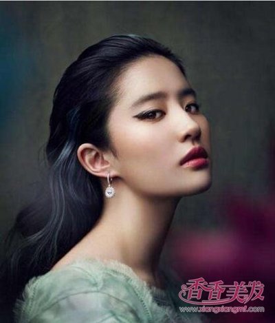 �������˱�ͷ��֪���Լ�������ǿ�� Ů�������ᱳͷ����Ů��Ҳ�ܱ�������Ů��