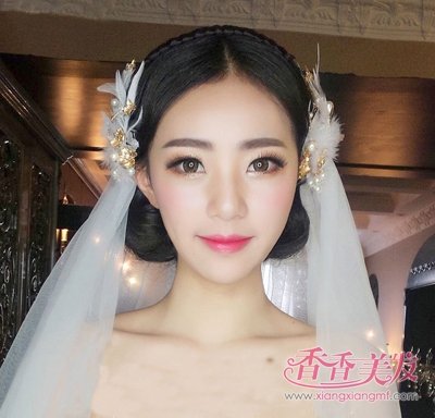 新娘头饰和新娘头纱哪个更重要 2018最新新娘头饰竟然比头纱还要美