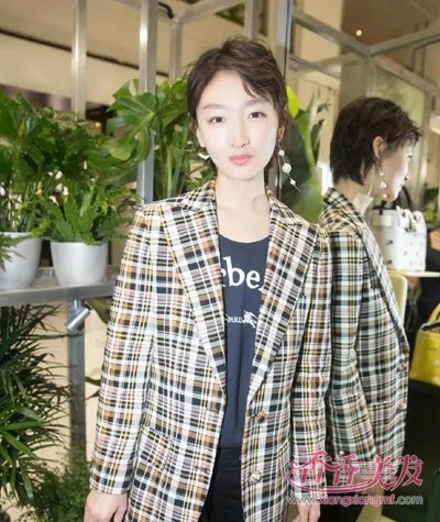 �����ļ�С�ӷ������ڿ���С��Ů��� Ů�����̷��鶯�־����ѹ���ô��