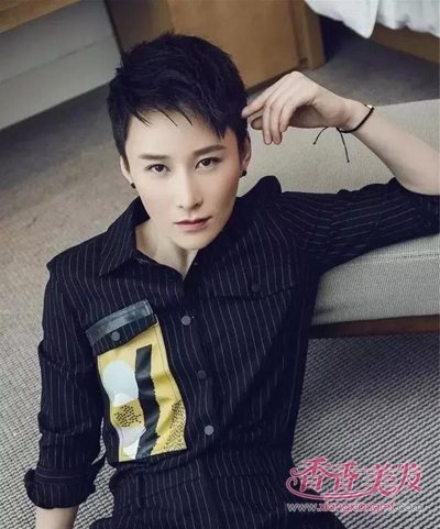 Ů����ͷ������ƴ��ֵ С���ʾ������Ķ̷���ͷ����