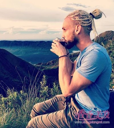 ����Ʒζ������� ��������ͷ����˧���¸߶�