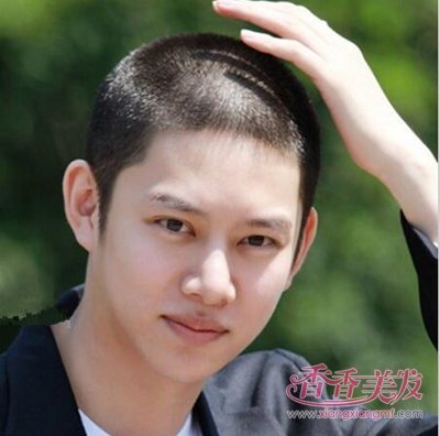 ��Լ��ˬ��Сƽͷ�����ʺ�ѧ���� �������������Сƽͷ���Ǻ�˧��