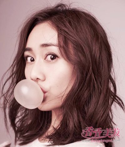 发型过渡期少不了有型中长发 美腻又个性的中长发轻松渡过尴尬期