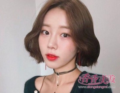 A字短烫发瘦脸显气质一步到位 短发发尾烫大脸女生也能选的短发造型