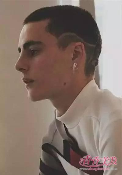 �����кξ壬�������Լ���ͷ ������ͷ��ˬ�󷽻���˧