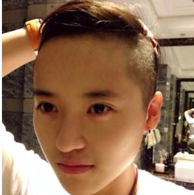 ��ͷŮ��������������Ҫ����վ ����һ�δ�ͷ����֪���Լ���ô˧