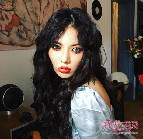 羊毛卷不仅阔爱还能很性感 多种风格的羊毛卷烫发总有一款适合你