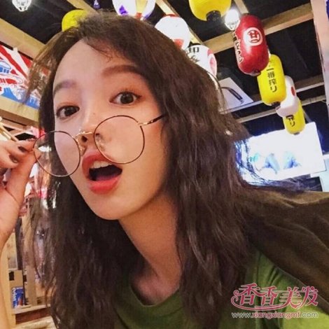 羊毛卷不仅阔爱还能很性感 多种风格的羊毛卷烫发总有一款适合你