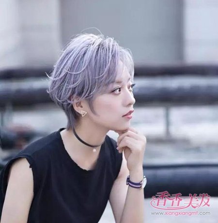 Ⱦ��ע����������· �³��������ʵķ�ɫ����Ů����е�